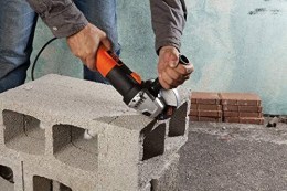 4-1-2 Angle Grinder 820W+Guides+Gappers BLACK + DECKER3